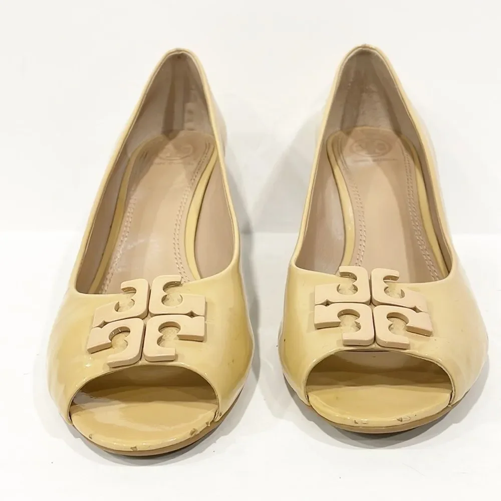 Tory Burch Lowell Genuine Patent Leather Peep Toe Wedge Tan Shoes Sz 9.5 - Picture 2 of 11
